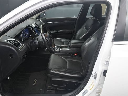 Used 2017 Chrysler 300 C w/ Safetytec Plus Group AWD/4WD image 11