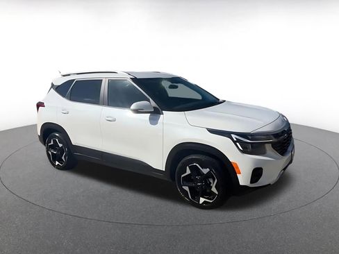 Used 2025 Kia Seltos S image 2