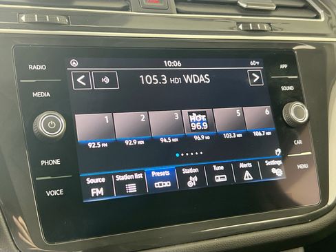 Used 2022 Volkswagen Tiguan SE image 14