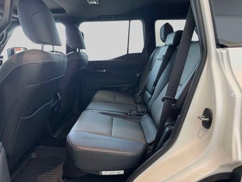 Used 2025 Lexus GX 550 w/ Accessory Package (2T) AWD/4WD image 16