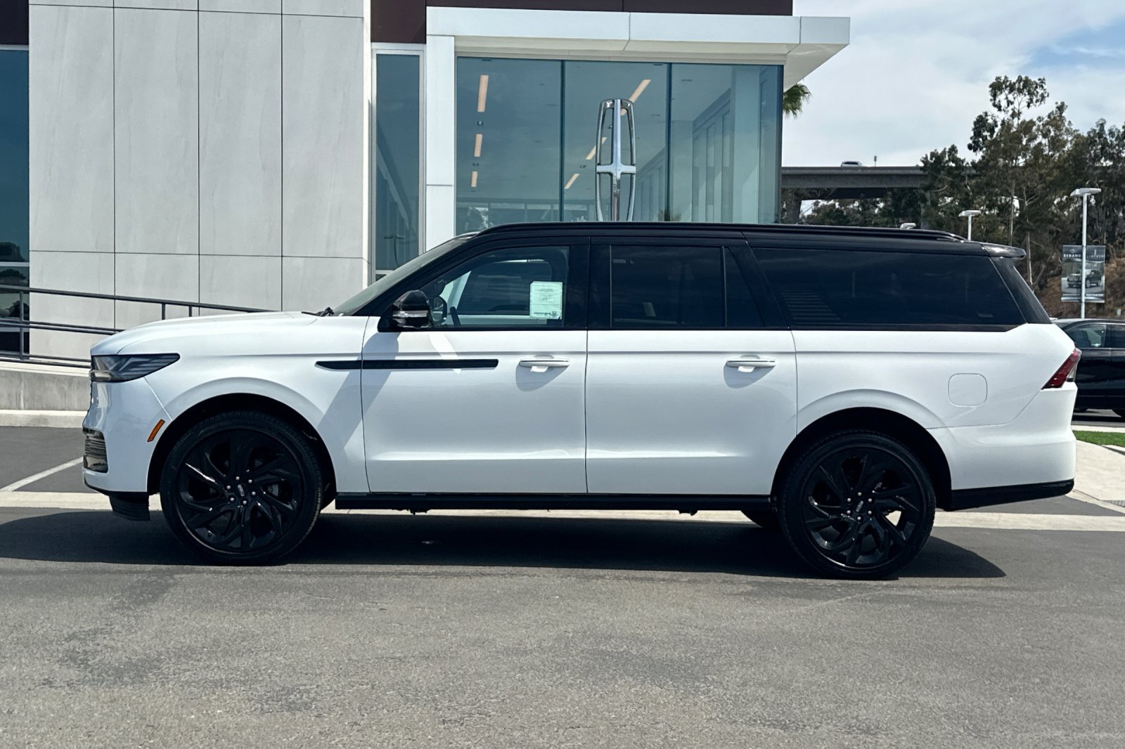 New 2027 Lincoln Navigator L Black Label AWD/4WD image 6