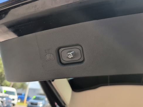 Used 2022 Lincoln Nautilus FWD w/ Premium Package image 13