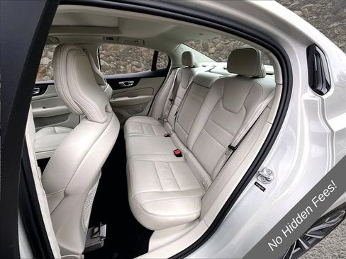 Used 2022 Volvo S60 B5 Momentum w/ Climate Package FWD image 24