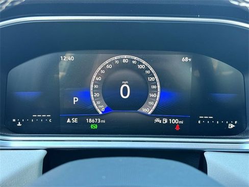 Certified 2025 Volkswagen Taos SE image 18