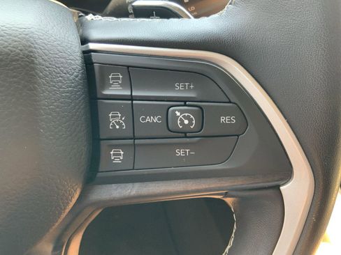 Used 2022 Jeep Grand Cherokee L Limited image 19