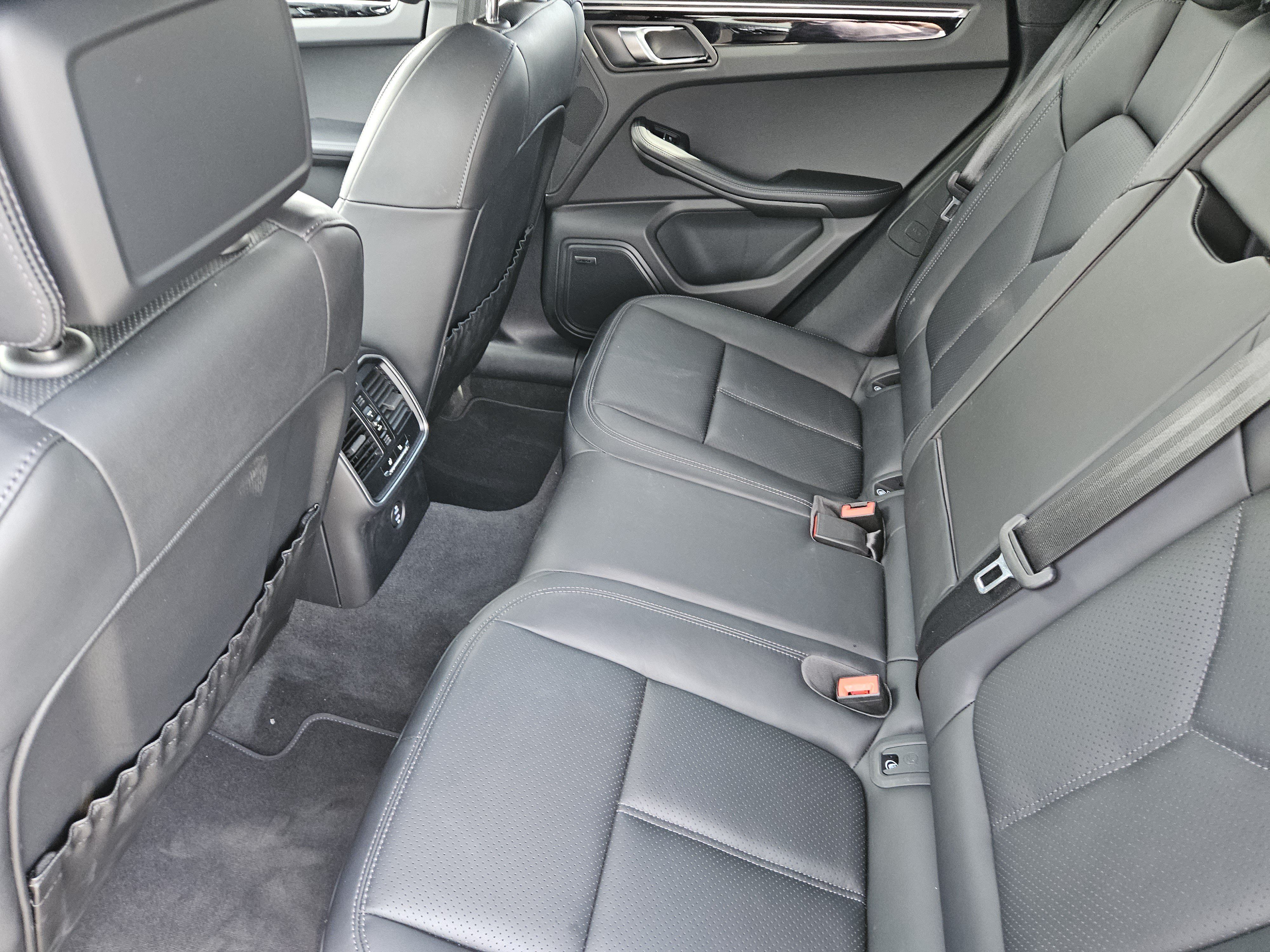 Certified 2026 Porsche Macan AWD/4WD image 28