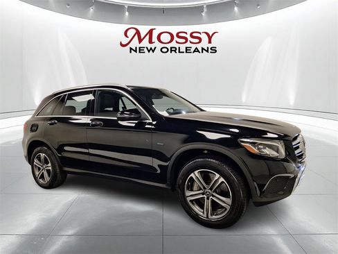 Used 2019 Mercedes-Benz GLC 350e 4MATIC image 3