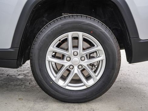 Used 2024 Jeep Grand Cherokee L Laredo AWD/4WD image 13