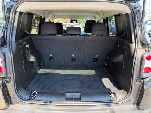 Used 2023 Jeep Renegade Latitude AWD/4WD image 20
