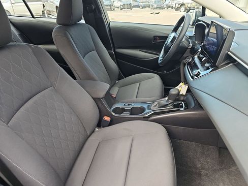 Used 2025 Toyota Corolla LE FWD image 10