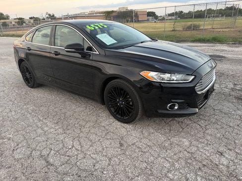 Used 2016 Ford Fusion SE w/ Equipment Group 202A FWD image 3