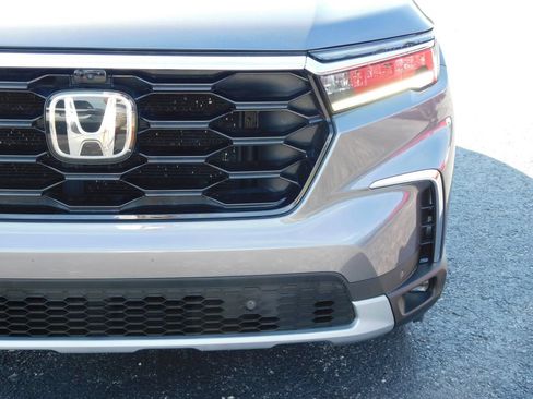 Used 2023 Honda Pilot Elite image 9