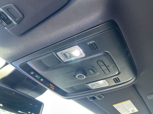 Used 2024 GMC Yukon XL SLT image 46