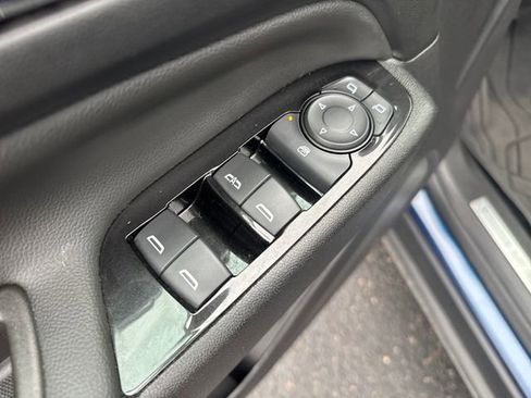 Used 2023 Chevrolet Equinox Premier image 13