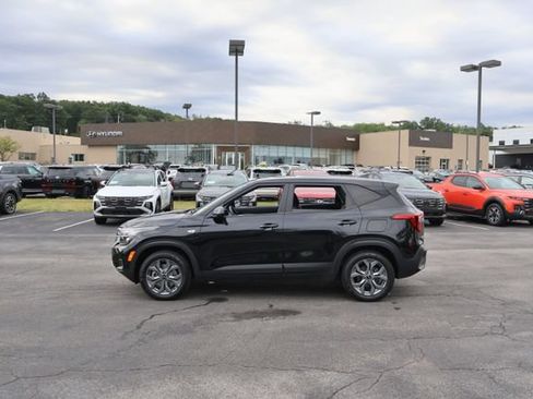 Used 2024 Kia Seltos LX AWD/4WD image 4