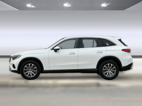 Used 2026 Mercedes-Benz GLC 300 image 2