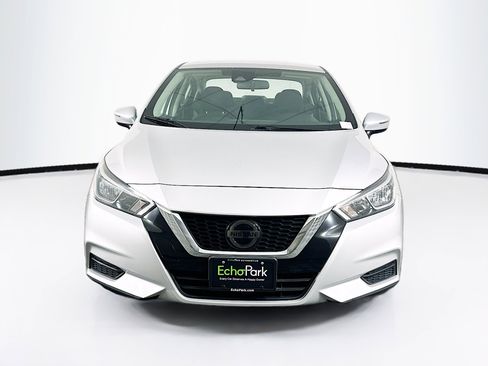 Used 2021 Nissan Versa SV image 2