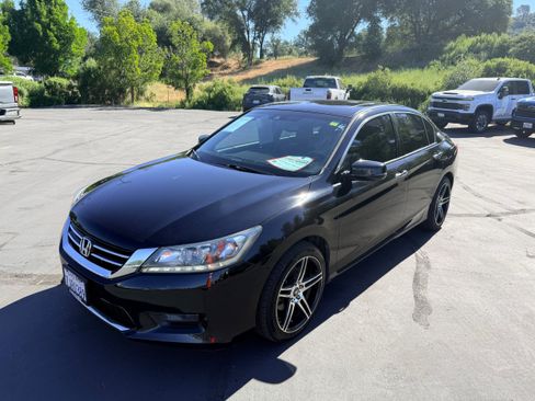 Used 2015 Honda Accord Touring image 2