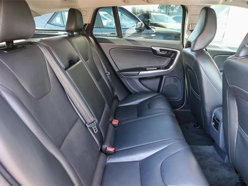 Used 2018 Volvo V60 T5 Cross Country w/ Convenience Package image 18