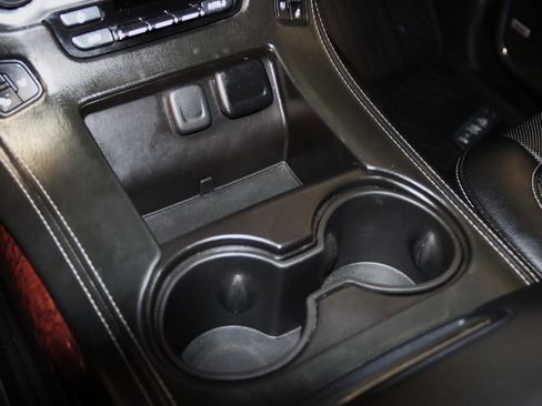 Used 2017 GMC Yukon SLT image 43