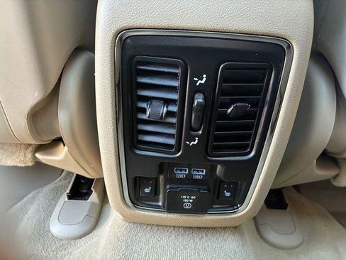 Used 2020 Jeep Grand Cherokee Overland AWD/4WD image 27