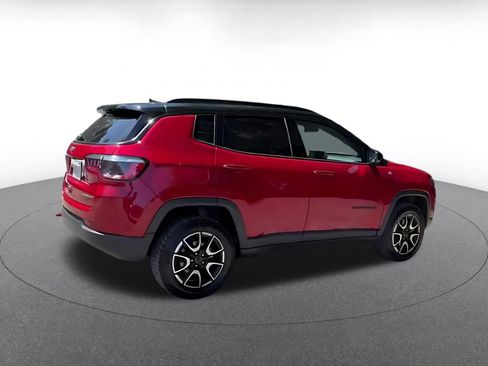 Used 2025 Jeep Compass Trailhawk AWD/4WD image 14