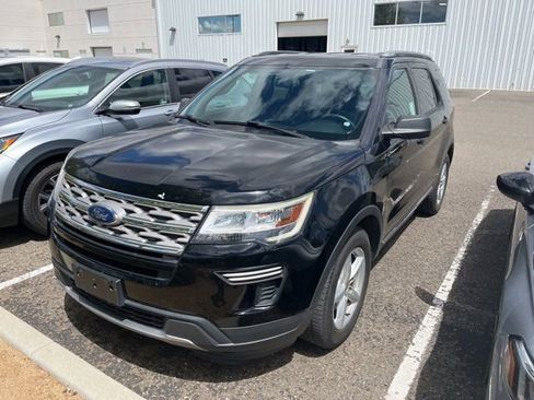 Used 2018 Ford Explorer XLT image 4