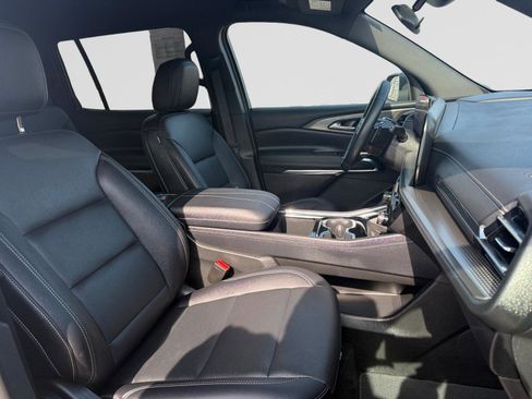 Used 2025 Chevrolet Traverse LT image 15