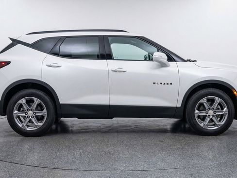 Used 2025 Chevrolet Blazer LT FWD image 11