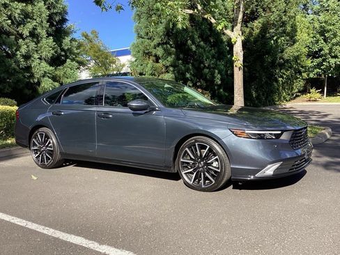 Used 2024 Honda Accord Touring image 9