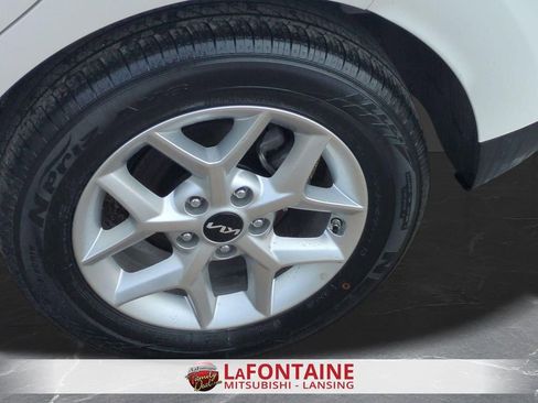 Used 2025 Kia Soul LX w/ LX Technology Package FWD image 28
