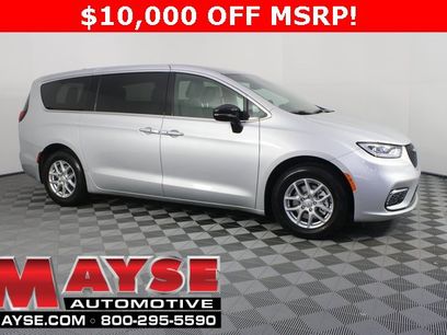 New 2026 Chrysler Pacifica Select