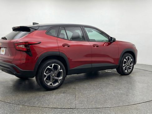 Used 2025 Chevrolet Trax LT FWD image 9