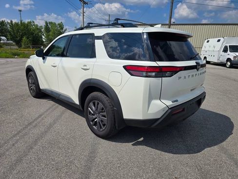 Used 2022 Nissan Pathfinder SV AWD/4WD image 6