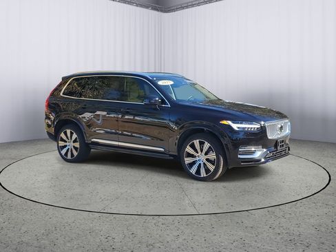 Certified 2025 Volvo XC90 T8 Plus w/ Protection Package Premier image 2