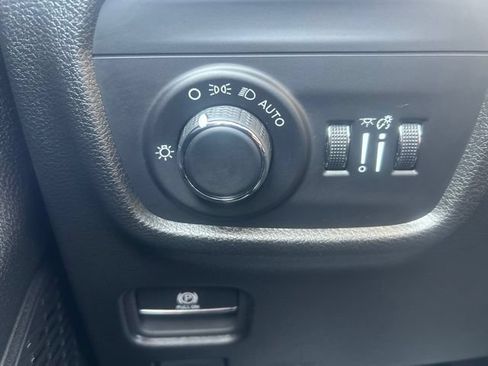 Used 2024 Jeep Grand Cherokee Altitude AWD/4WD image 16