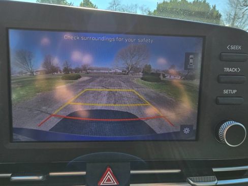 Used 2022 Hyundai Elantra SEL FWD image 17