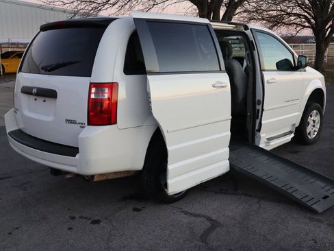 Used 2010 Dodge Grand Caravan SE w/ Climate Group image 6