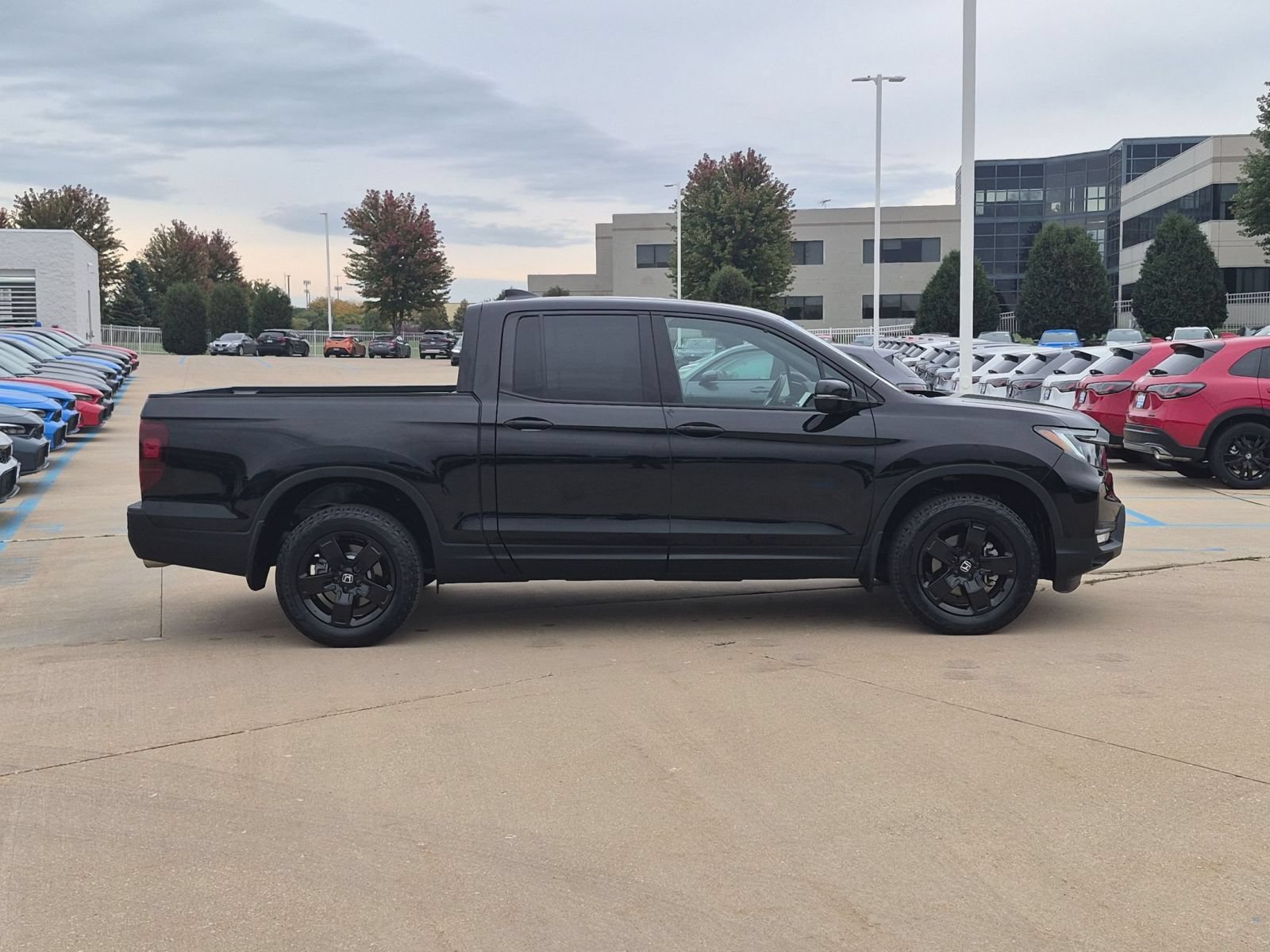 Certified 2025 Honda Ridgeline Black Edition image 5
