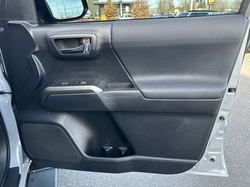 Used 2021 Toyota Tacoma TRD Off-Road image 16