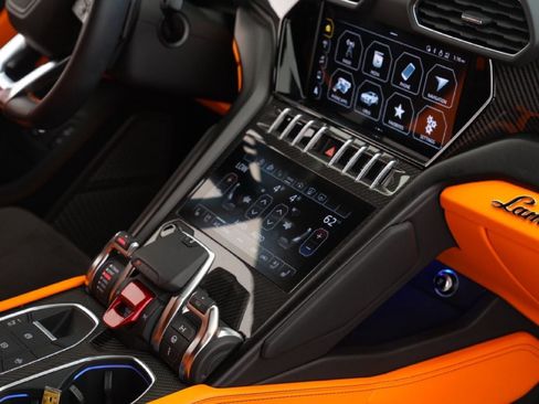 Used 2022 Lamborghini Urus AWD/4WD image 47