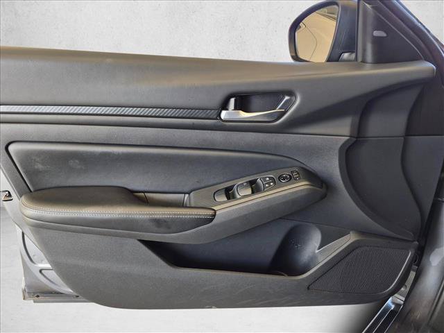 Used 2025 Nissan Altima 2.5 SV FWD image 10