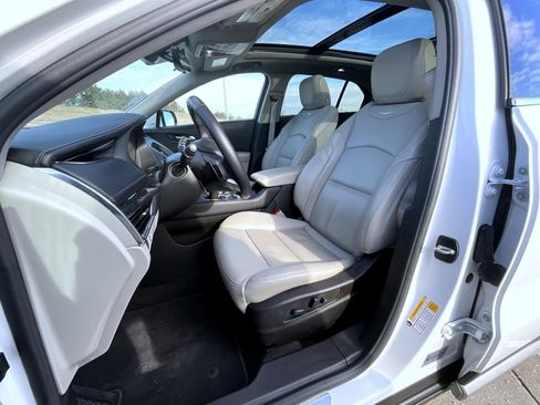 Used 2022 Cadillac XT4 Premium Luxury w/ Enhanced Visibility Package image 11