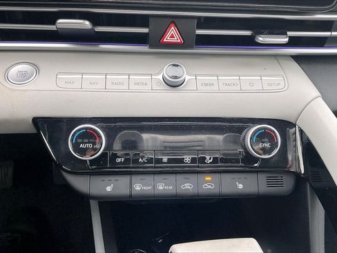 Used 2025 Hyundai Elantra Limited FWD image 8