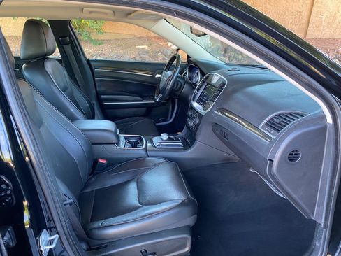 Used 2019 Chrysler 300 Limited AWD/4WD image 57