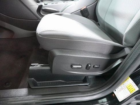 Used 2017 Ford C-MAX SE image 10