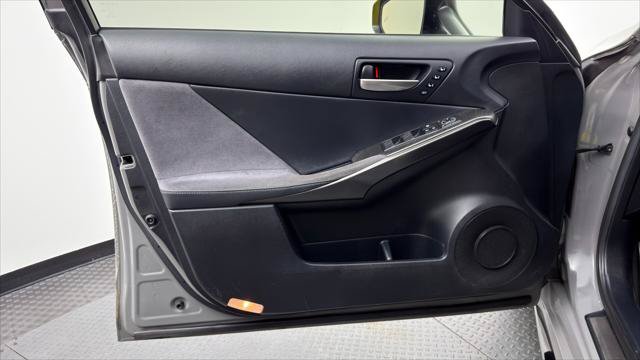 Used 2022 Lexus IS 500 RWD image 13
