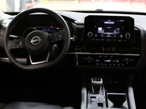 New 2025 Nissan Pathfinder SV image 15