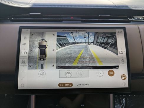 Certified 2025 Land Rover Range Rover SE AWD/4WD image 21