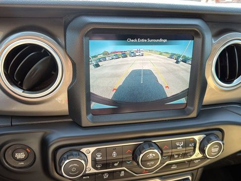 Used 2021 Jeep Wrangler Unlimited Sahara AWD/4WD image 22